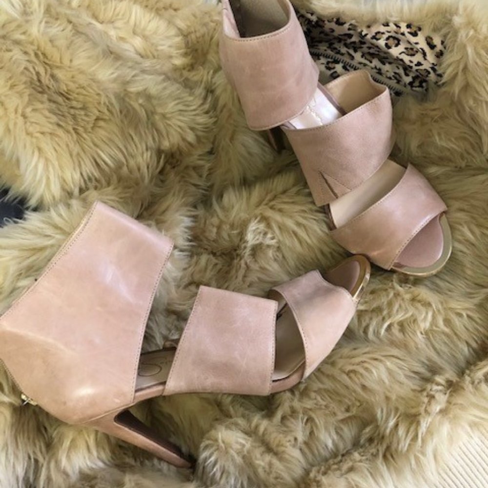 Jessica Simpson heels/zip-backs